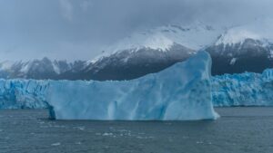 De immense ijsmuur van de Perito Moreno gletsjer bij El Calafate