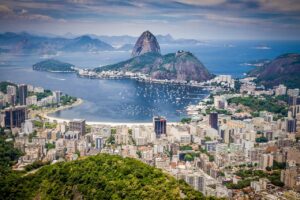 Uitzicht over de stranden en bergen van Rio de Janeiro