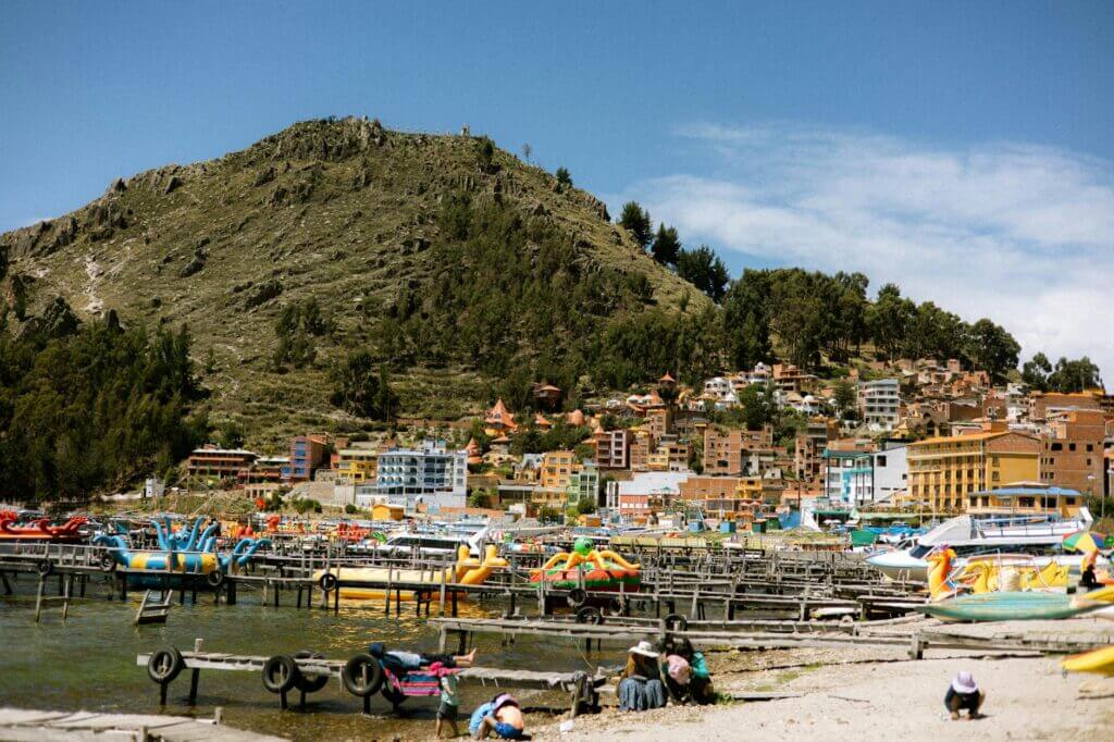 Uitzicht over het Titicacameer vanaf Isla del Sol, Bolivia