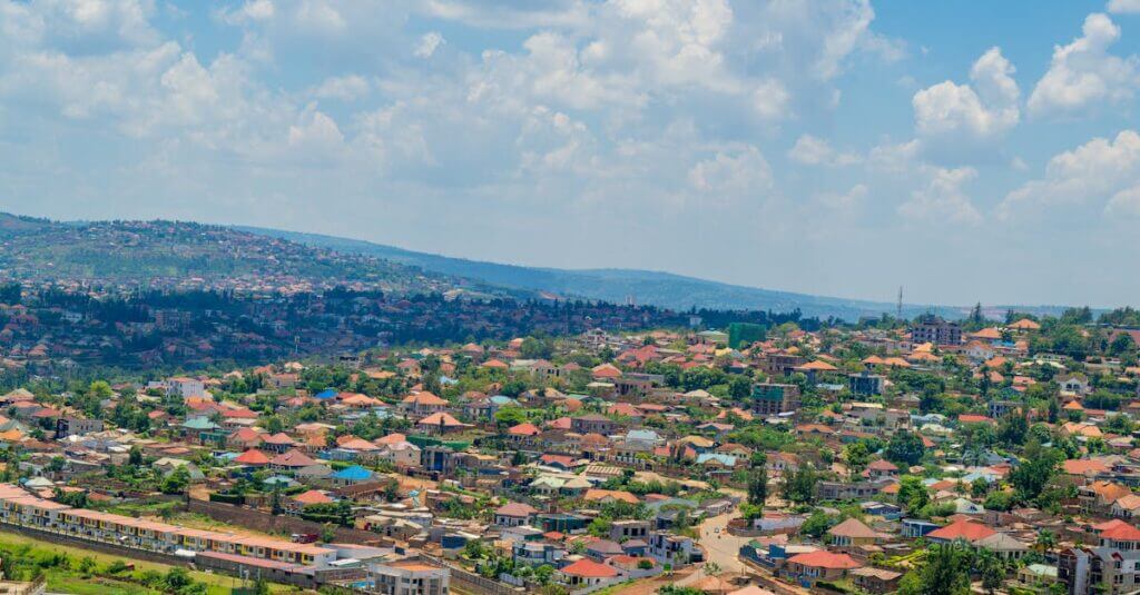 Straatbeeld en verkeer in Kampala, Oeganda