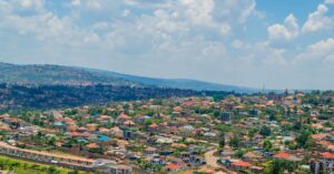Straatbeeld en verkeer in Kampala, Oeganda