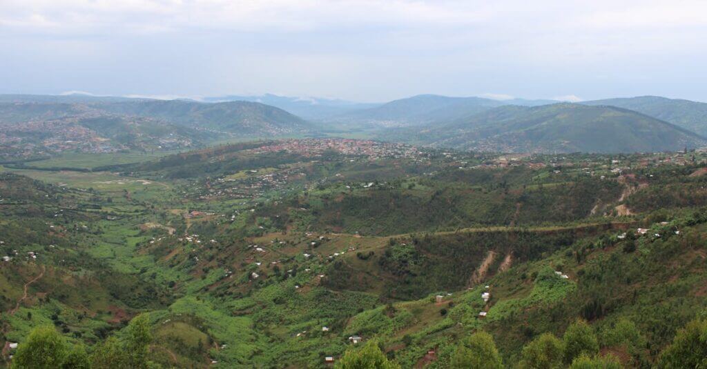 Uitzicht over de heuvels en gebouwen van Kigali, Rwanda