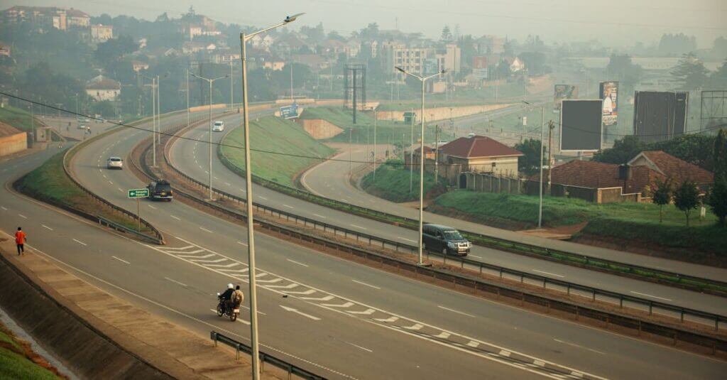 Straatbeeld en markten in de chaos van Kampala