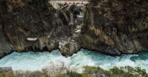 Uitzicht over de Tiger Leaping Gorge