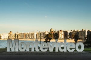 Zonsondergang over La Rambla in Montevideo
