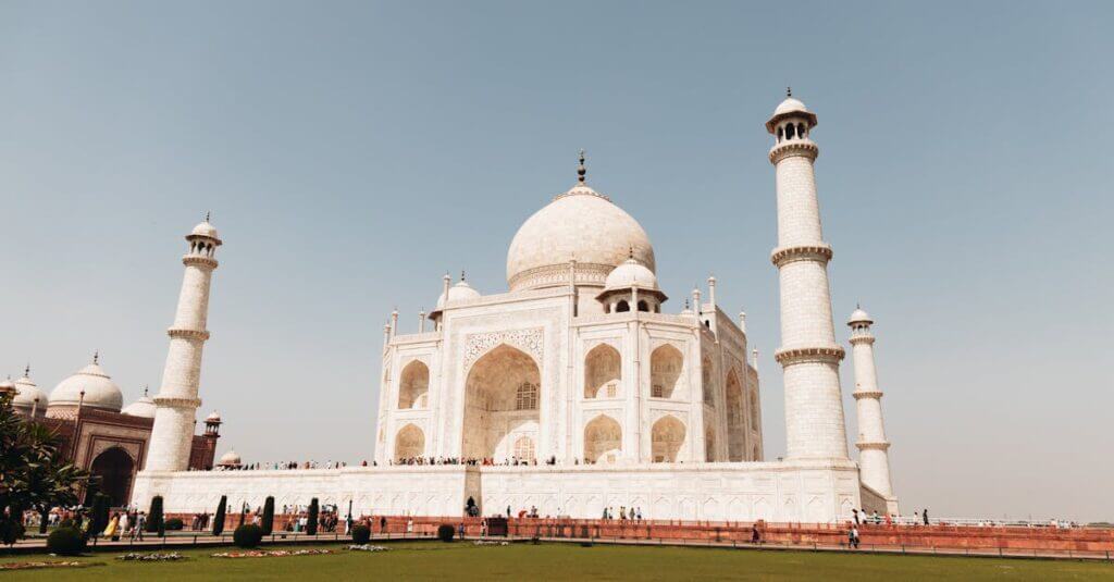 Taj Mahal in Agra bij zonsopgang