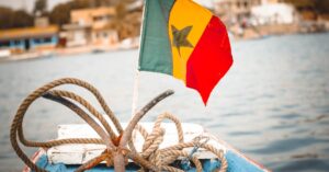 Kleurrijke vissersboten in Saint-Louis, Senegal