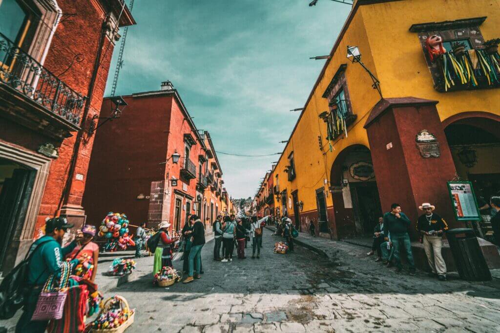 Kleurrijke straat in het centrum van Oaxaca