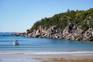 Uitzicht over de baaien van Magnetic Island